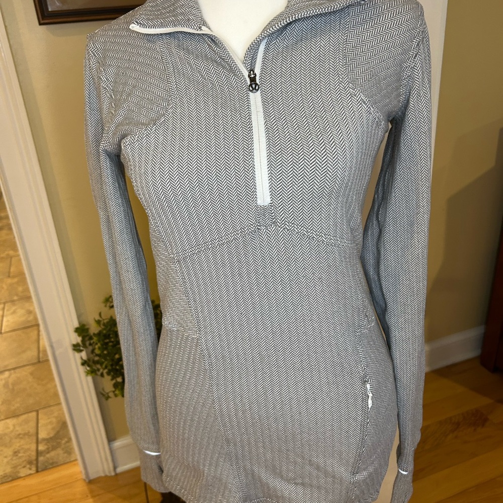 Lululemon Gray Herringbone Quarter-Zip Runners Pullover for Women - Picture 11 of 14